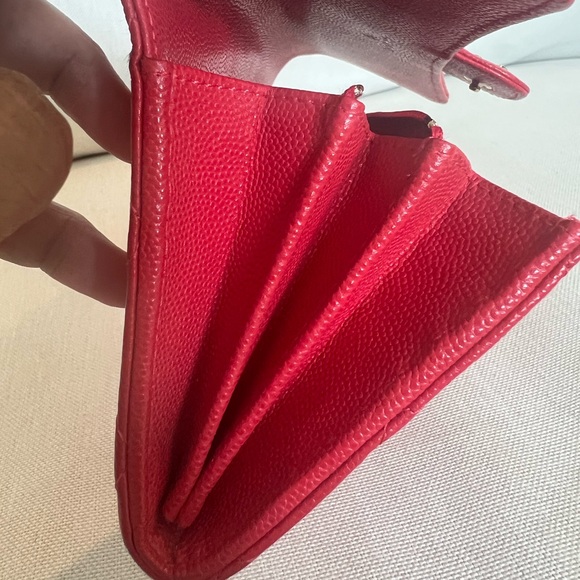 🛑 S O L D 🛑 Chanel Quilted Large Gusset Flap Wallet in Caviar Red (GIFTABLE) - Picture 8 of 9